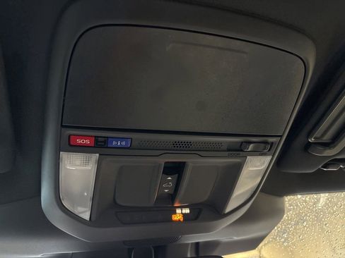 Used 2025 Subaru Forester Premium image 30