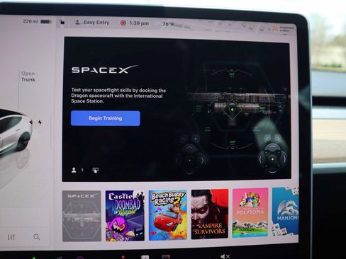 Used 2023 Tesla Model 3 Standard Range image 22