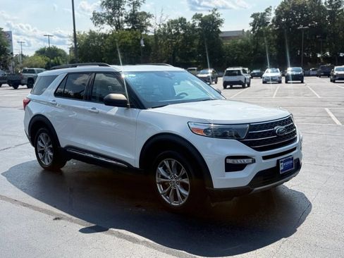 Used 2023 Ford Explorer XLT w/ Equipment Group 202A AWD/4WD image 11