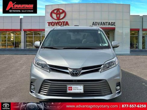 Used 2020 Toyota Sienna Limited Premium image 2