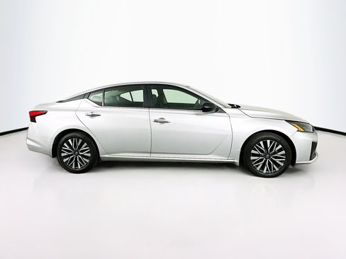 Used 2024 Nissan Altima 2.5 SV FWD image 10