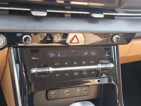 Certified 2022 Kia Carnival EX image 13