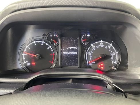 Used 2022 Toyota 4Runner SR5 AWD/4WD image 5
