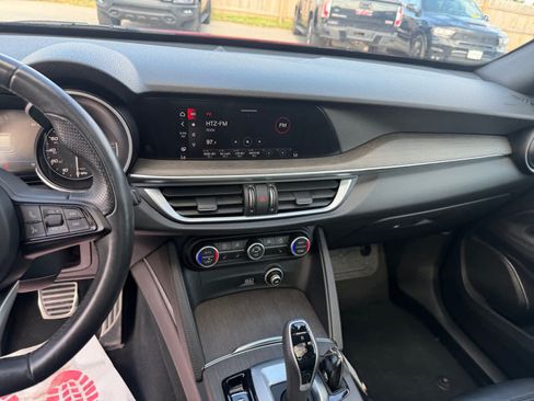 Used 2022 Alfa Romeo Stelvio Ti AWD/4WD image 16