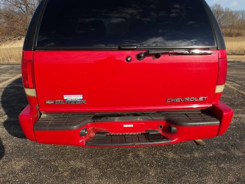 Used 2002 Chevrolet Blazer LS w/ Preferred Equipment Group image 34