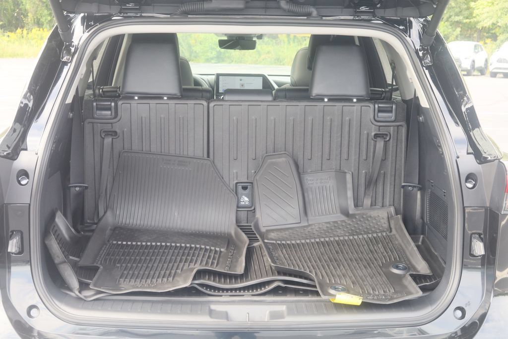 Used 2026 Toyota Highlander Platinum AWD/4WD image 10
