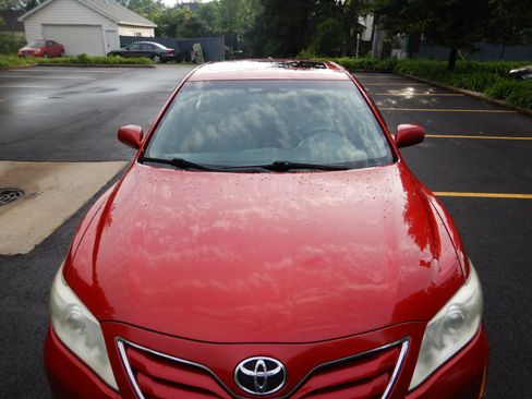 Used 2011 Toyota Camry LE w/ LE Extra-Value Pkg FWD image 3