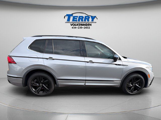 Certified 2024 Volkswagen Tiguan SE R-Line AWD/4WD image 1