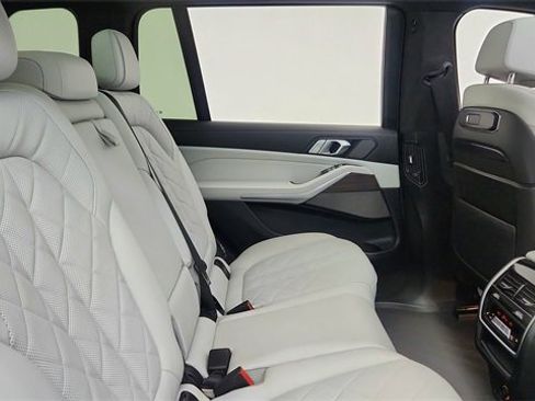 Used 2023 BMW X7 xDrive40i w/ M Sport Package image 25