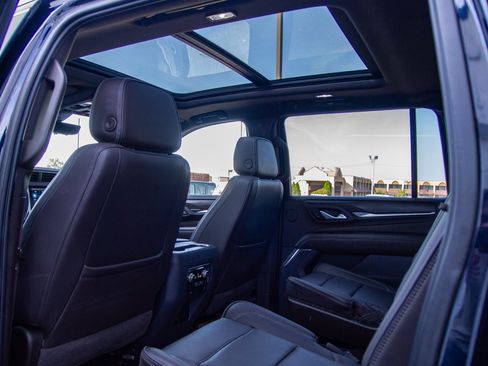 Used 2021 GMC Yukon XL Denali w/ Denali Premium Package AWD/4WD image 28