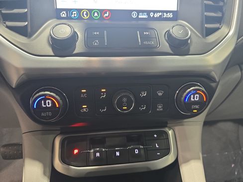 Used 2020 GMC Acadia SLT FWD image 25