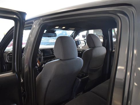 Used 2019 Toyota Tacoma TRD Sport w/ Technology Package image 59