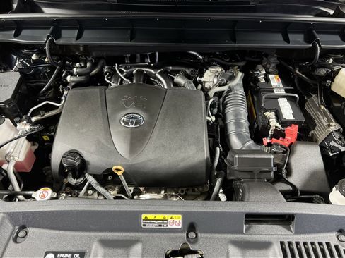 Used 2021 Toyota Highlander XLE image 28