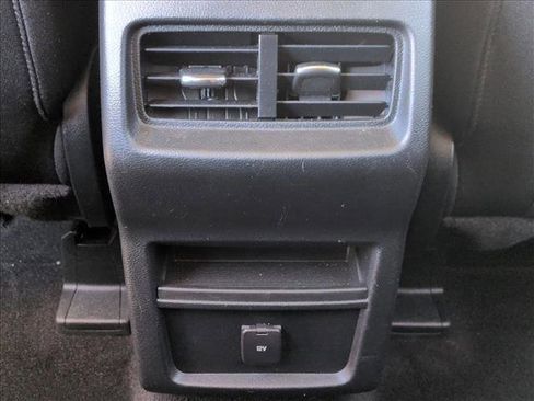 Used 2019 Ford Edge SEL image 16