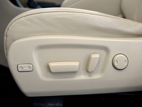 Used 2019 Toyota Highlander XLE image 16