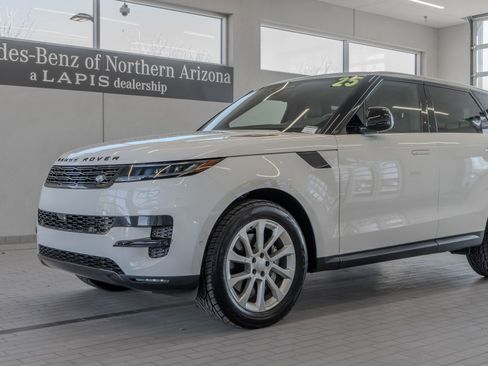 Used 2025 Land Rover Range Rover Sport SE AWD/4WD image 3