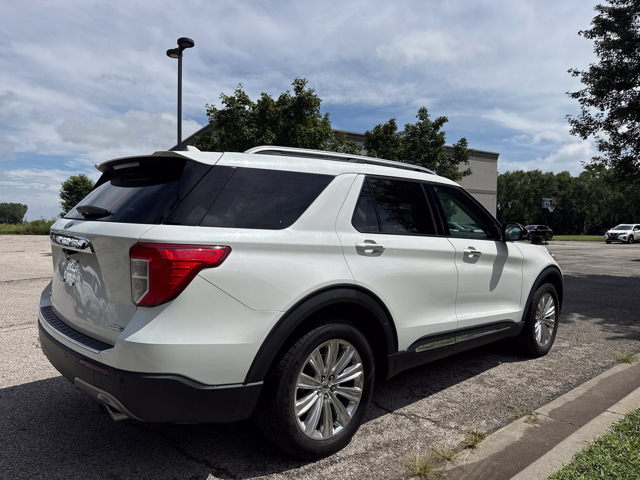 Used 2020 Ford Explorer Limited AWD/4WD image 5