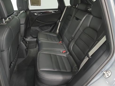 Certified 2025 Porsche Macan AWD/4WD image 27