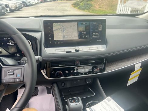 New 2026 Nissan Rogue Platinum image 19