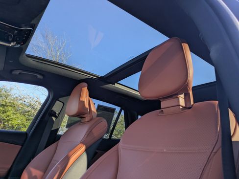 Used 2023 Mercedes-Benz GLC 300 w/ Exclusive Trim Package image 4