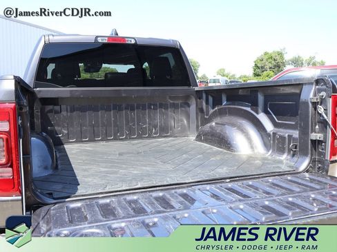 Used 2024 RAM 1500 Laramie AWD/4WD image 15