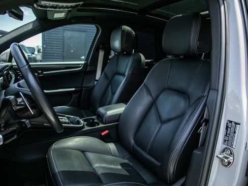 Certified 2023 Porsche Macan S AWD/4WD image 5