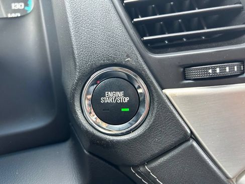 Used 2018 GMC Yukon Denali w/ Open Road Package AWD/4WD image 30