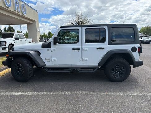 Used 2018 Jeep Wrangler Unlimited Sport AWD/4WD image 2