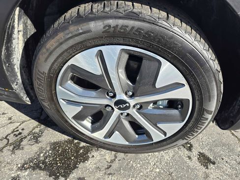 Used 2022 Kia Niro EX w/ Cold Weather Package image 10