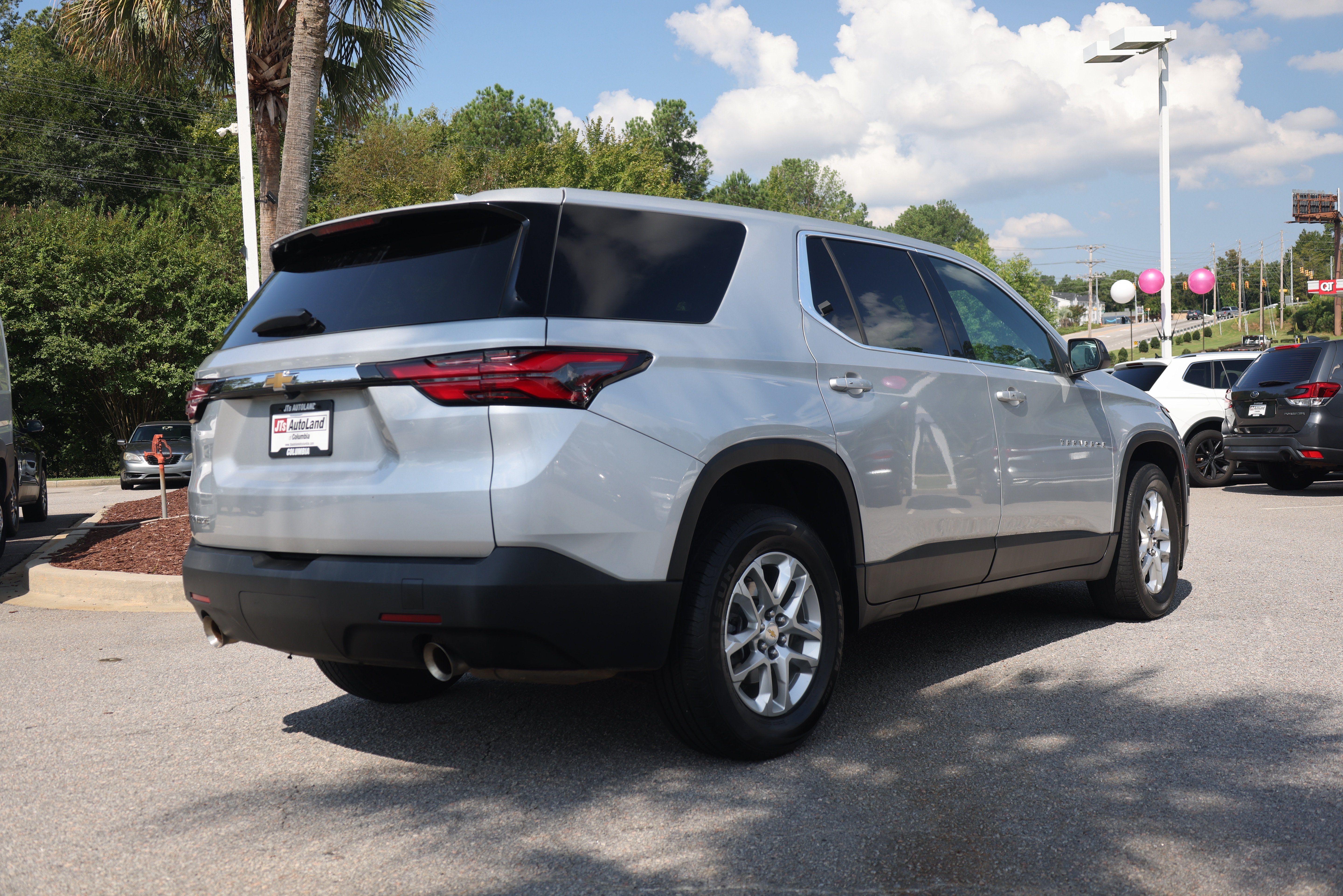 Used 2022 Chevrolet Traverse LS FWD image 7