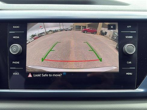 Used 2023 Volkswagen Taos SE w/ Panoramic Sunroof Package FWD image 24