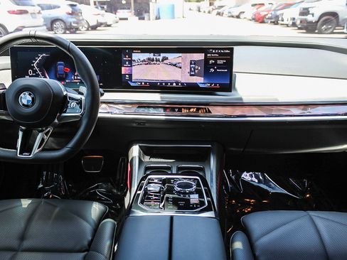 Certified 2025 BMW 740i w/ Premium Package RWD image 12