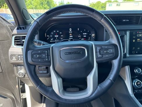 Used 2023 GMC Yukon Denali w/ Advanced Technology Package AWD/4WD image 8
