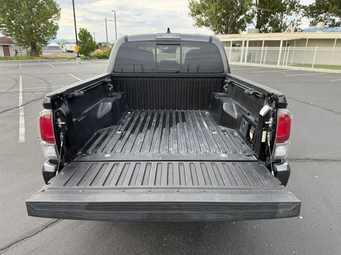 Used 2020 Toyota Tacoma TRD Sport w/ Technology Package AWD/4WD image 34