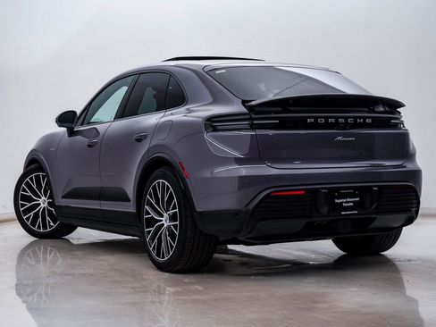 Certified 2025 Porsche Macan Electric image 3