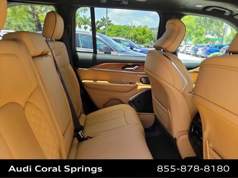 Used 2025 Jeep Grand Cherokee Summit AWD/4WD image 13