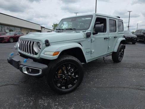 Used 2024 Jeep Wrangler Unlimited Sahara AWD/4WD image 2