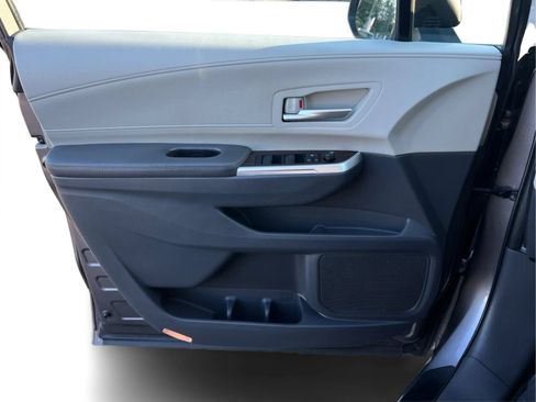 Used 2022 Toyota Sienna XLE w/ XLE Plus Package FWD image 26