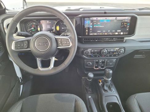 Certified 2025 Jeep Wrangler Unlimited Sahara w/ Safety Group AWD/4WD image 7