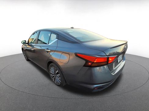 Used 2025 Nissan Altima 2.5 SV image 5