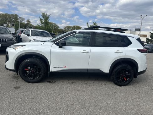 Used 2025 Nissan Rogue SV AWD/4WD image 6