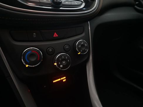 Used 2022 Chevrolet Trax LT w/ Midnight Edition AWD/4WD image 20