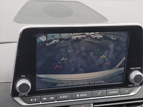 Used 2024 Nissan Altima 2.5 SV FWD image 9
