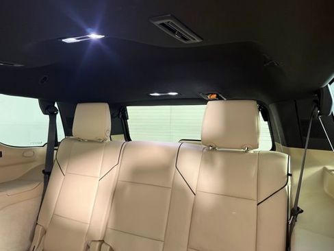 Used 2023 Cadillac Escalade Premium Luxury AWD/4WD image 29