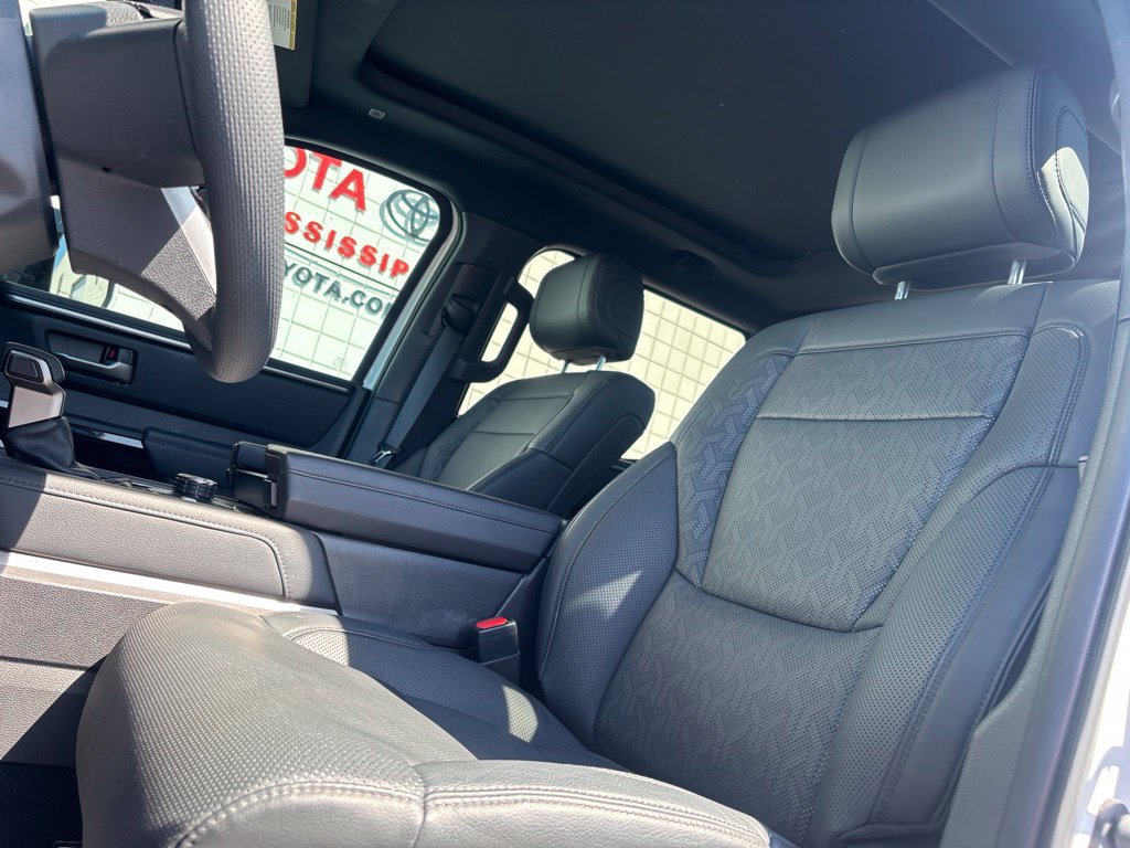Used 2025 Toyota Tundra Limited AWD/4WD image 11