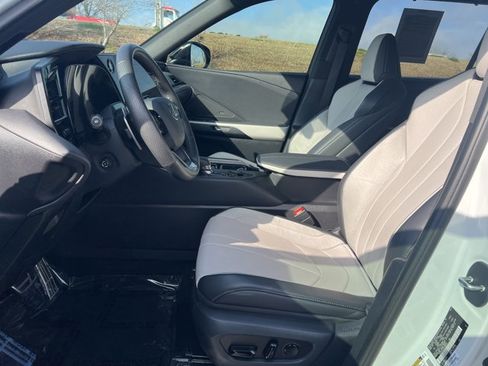 Used 2025 Lexus TX 500h AWD w/ Technology Package image 10