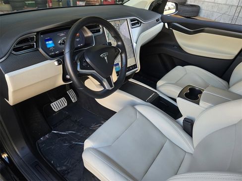 Used 2018 Tesla Model X P100D image 10
