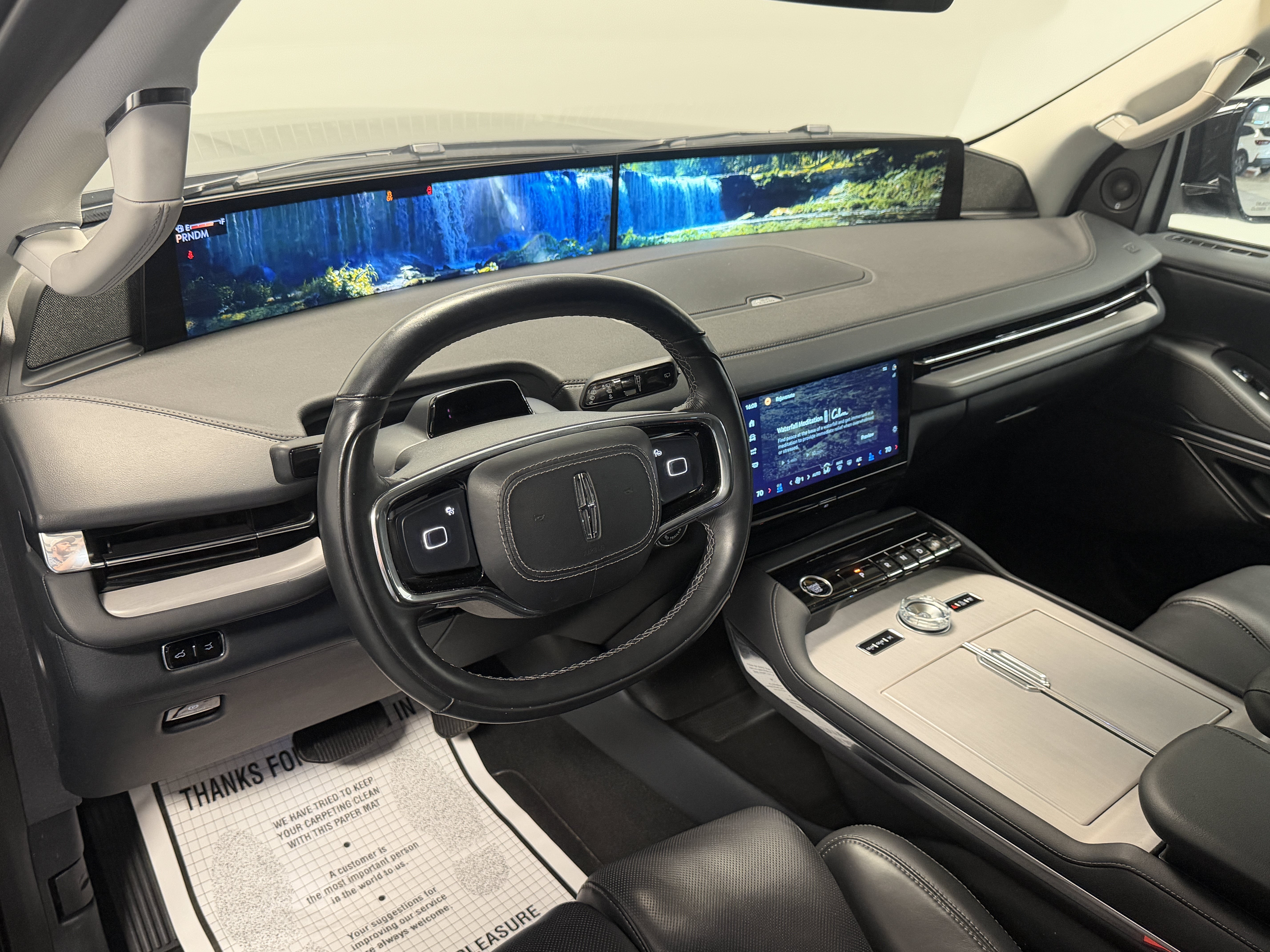 Used 2025 Lincoln Navigator L Reserve AWD/4WD image 4