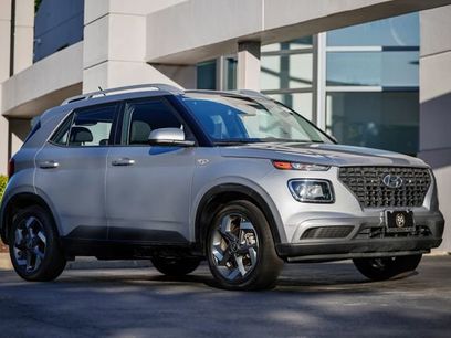 Used 2025 Hyundai Venue SEL