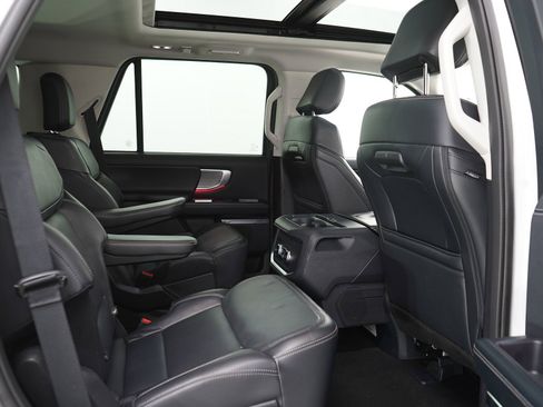 Used 2025 Ford Expedition Platinum AWD/4WD image 18